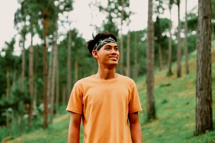 celebrity fitness outdoors hiking